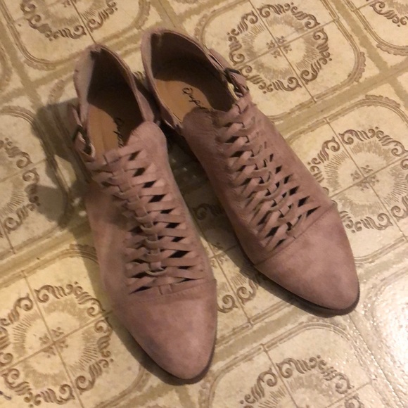 Shoes - Picture 1 of 3